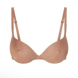 SKIMS Ultimate Push Up Nipple Bra NWT 40D
****SOLD OUT****